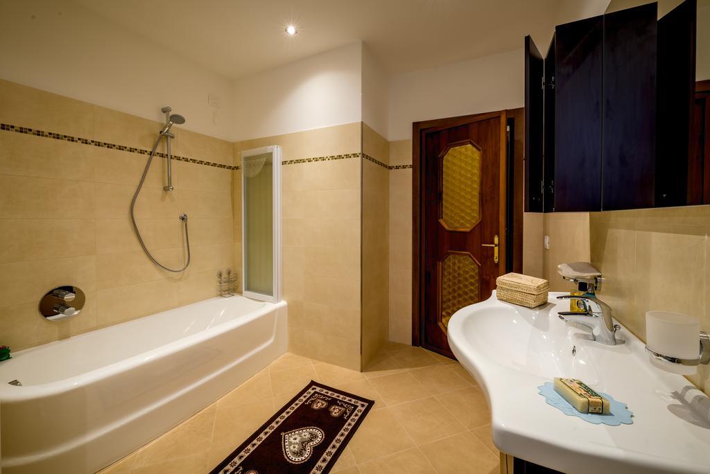 B&B Ca Tunin Tirano Buitenkant foto